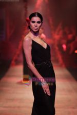 Model walk the ramp for J J Valaya at Wills India Fashion Week day 5 on 29th March 2010.JPG